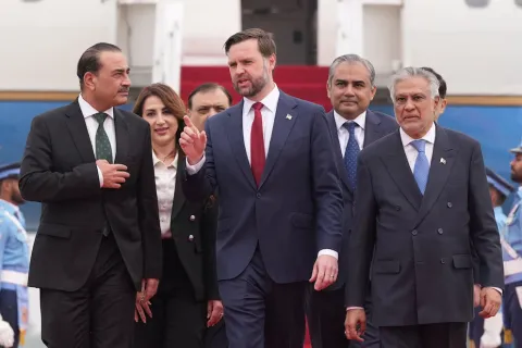 EL VICEPRESIDENTE DE EE.UU LLEG&Oacute; A PAKIST&Aacute;N PARA NEGOCIAR CON IRAN. 