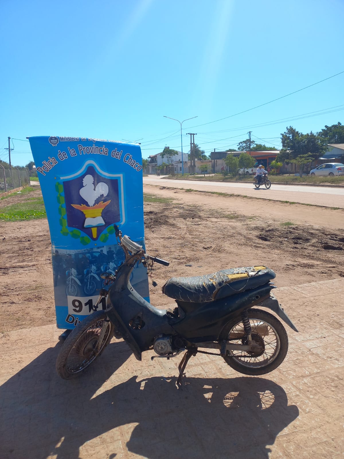 CASTELLI: AGENTES POLICIALES SECUESTRAN MOTOCICLETA ROBADA A UN CIUDADANO DE LA QUINTA 75. 