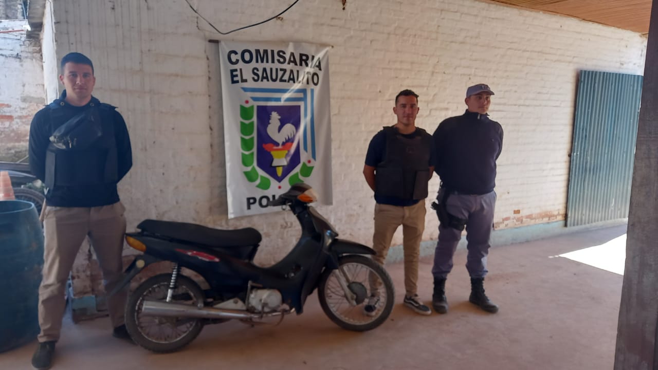 EL SAUZALITO: LOGRAN RECUPERAR MOTOCICLETA ROBADA A UNA CIUDADANA DE LA LOCALIDAD. 