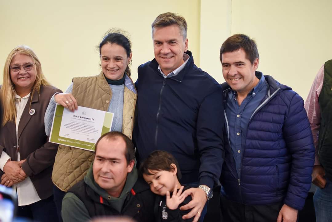 EN VILLA ÁNGELA, ZDERO ENTREGÓ LOS PRIMEROS CERTIFICADOS DEL PROGRAMA “MÁS GANADERÍA”: 