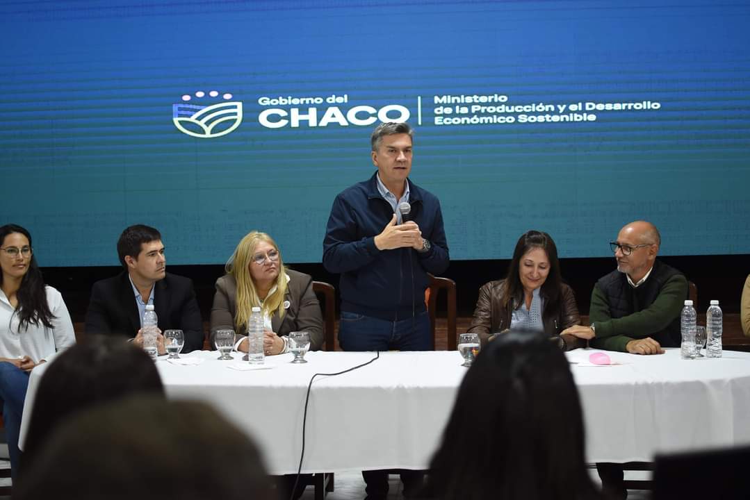 SANTA SYLVINA: ZDERO ENTREGÓ CRÉDITOS PARA EMPRENDEDORES Y FIRMÓ CONVENIO PARA OBRAS ESTRATÉGICAS.