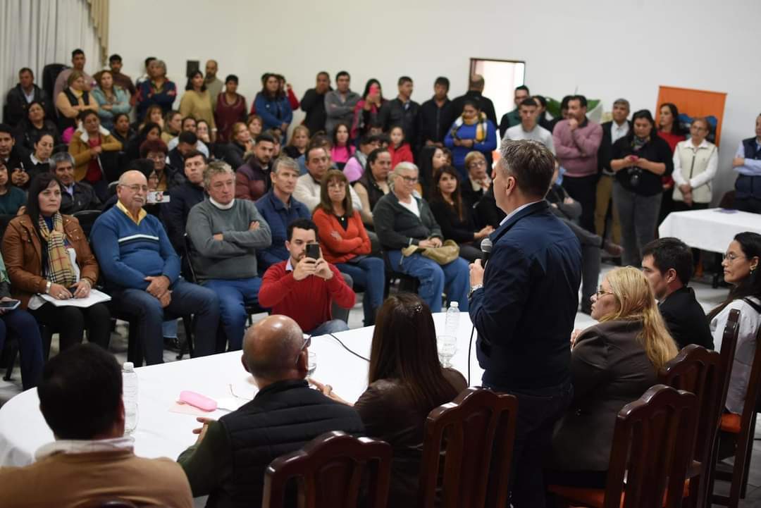 FAMILIAS DE SANTA SYLVINA RECIBIERON SUS TÍTULOS DE PROPIEDAD, TRAS DÉCADAS DE ESPERA.