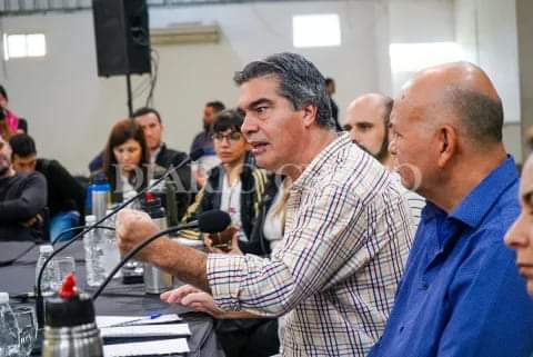VAS A CONDUCIR O NO?, PASES DE FACTURA A CAPITANICH Y CRUCES EN LA REUNIÓN QUE COMENZÓ CON LA RECONSTRUCCIÓN DEL PJ.