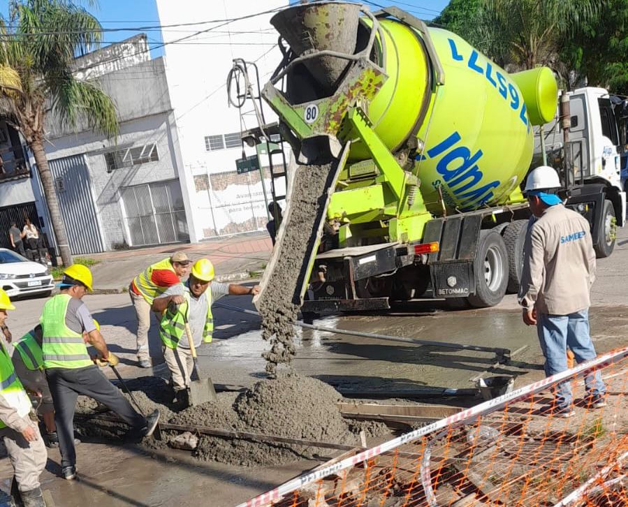 TRAS FINALIZAR LA REPARACIÓN DE CONDUCTOS DE AGUA POTABLE Y DEL SISTEMA CLOACAL,  SAMEEP EJECUTÓ TRABAJOS SOBRE BACHES EXISTENTES.