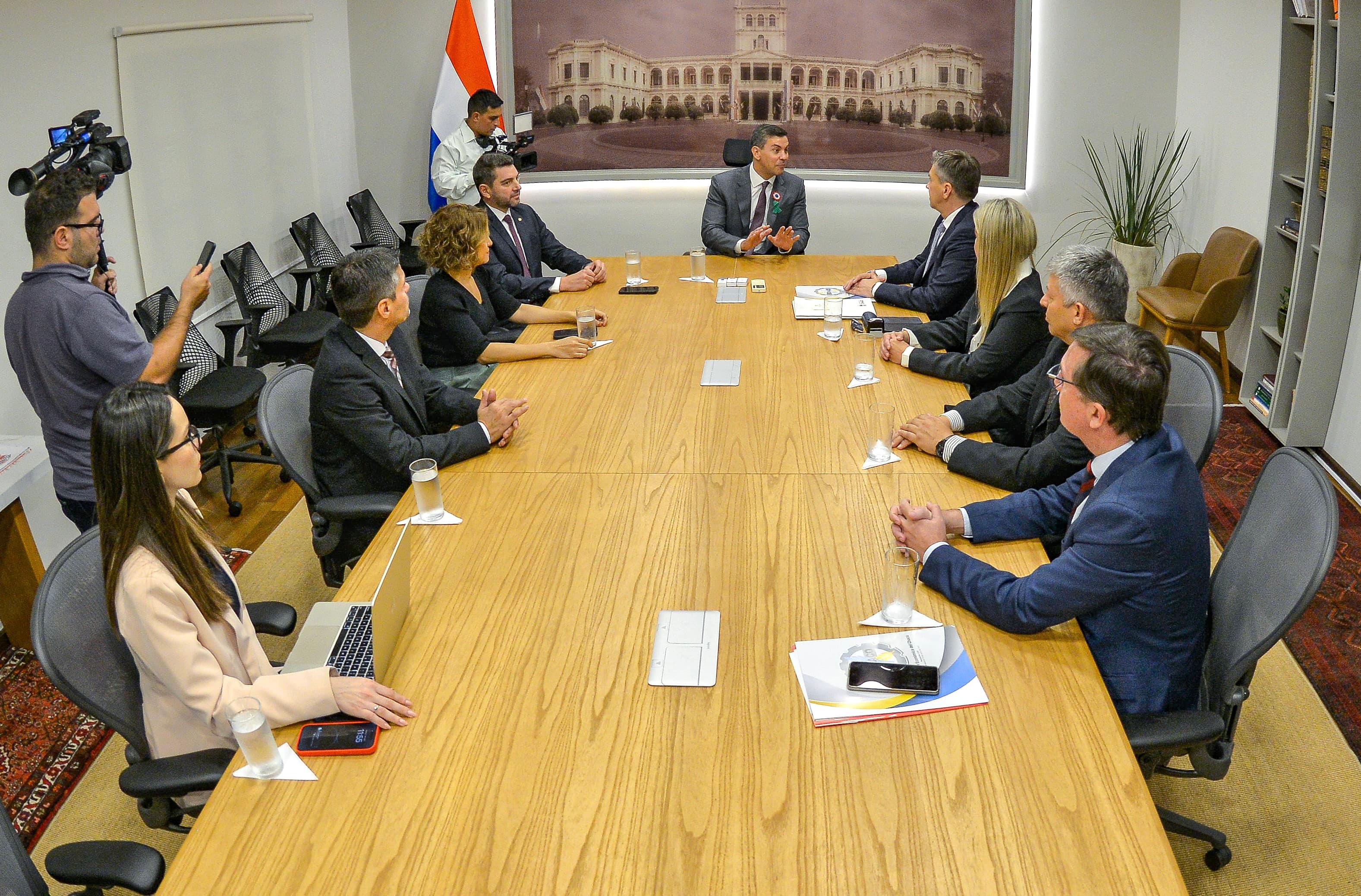 EL GOBERNADOR ZDERO SE REUNIÓ CON EL PRESIDENTE DE PARAGUAY, SANTIAGO PEÑA, Y AVANZARON EN PROYECTOS CONJUNTOS.