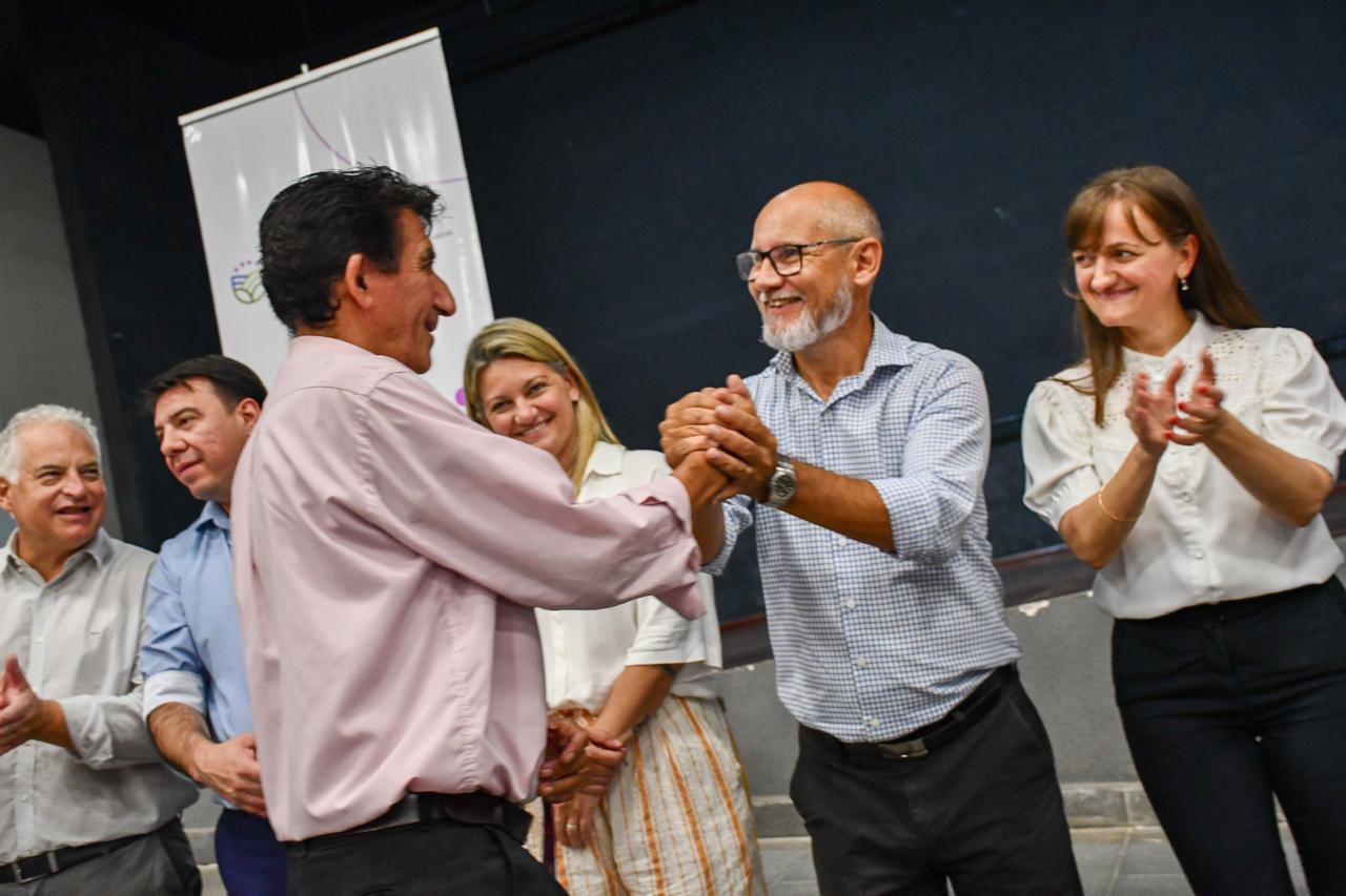 ÉXITO EN LA REGULARIZACIÓN DOMINIAL: IPDUV ENTREGÓ 677 TÍTULOS DE PROPIEDAD EN 5 MESES.