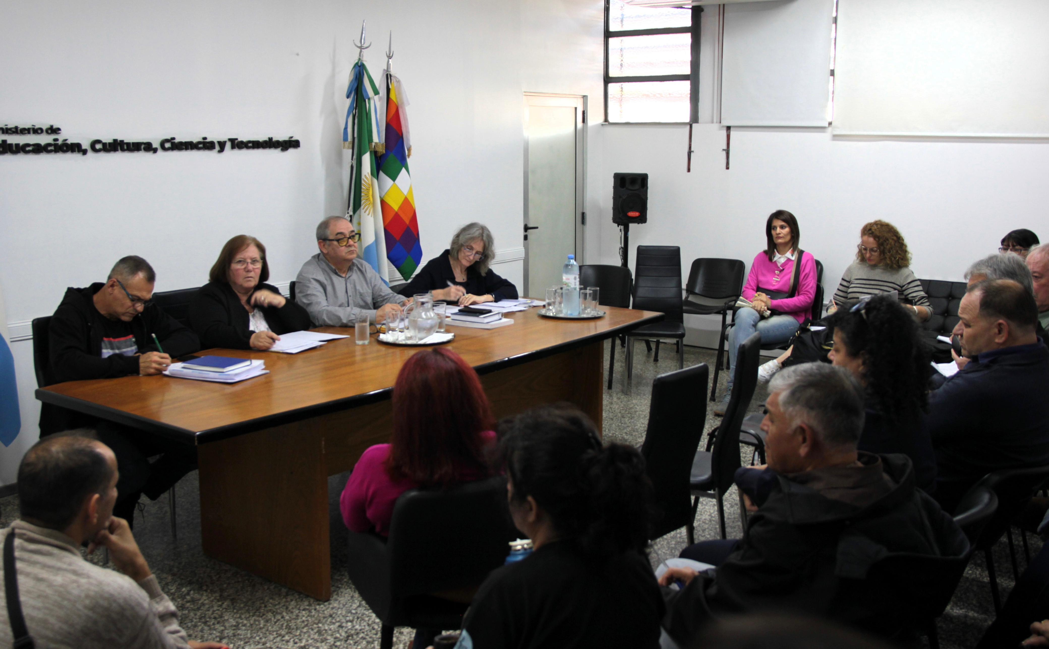 ESTABILIDAD LABORAL DOCENTE EN NIVEL SUPERIOR: EDUCACIÓN Y SINDICATOS INICIARON MESAS TÉCNICAS DE TRABAJO