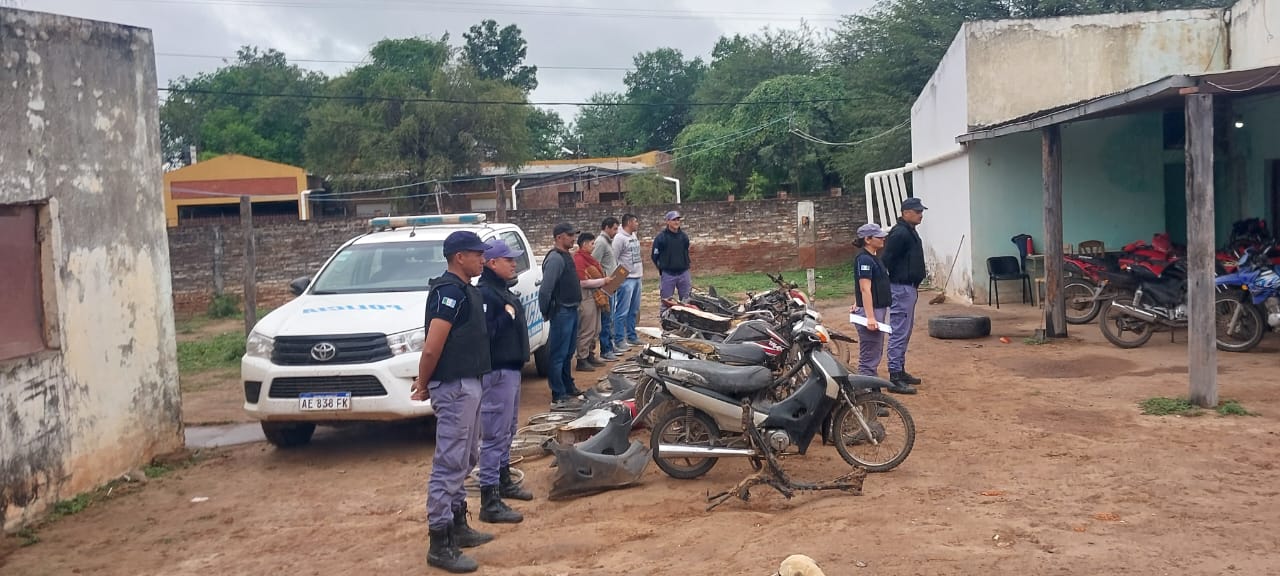 COMISARIAS COMANDANCIA FRIAS JUNTO A MISION NUEVA POMPEYA EN CONJUNTO DESMANTELAN CENTRO CLANDESTINO DE DESARMADERO DE MOTOS EN LA LOCALIDAD