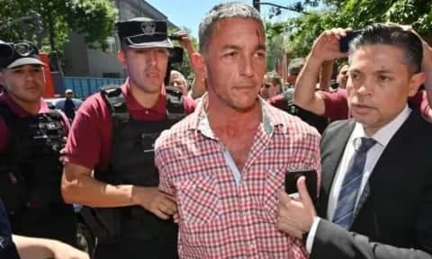 CONDENARON A TRES AÑOS Y MEDIO DE PRISIÓN AL HOMBRE QUE LE TIRÓ UN BOTELLAZO A MILEI.