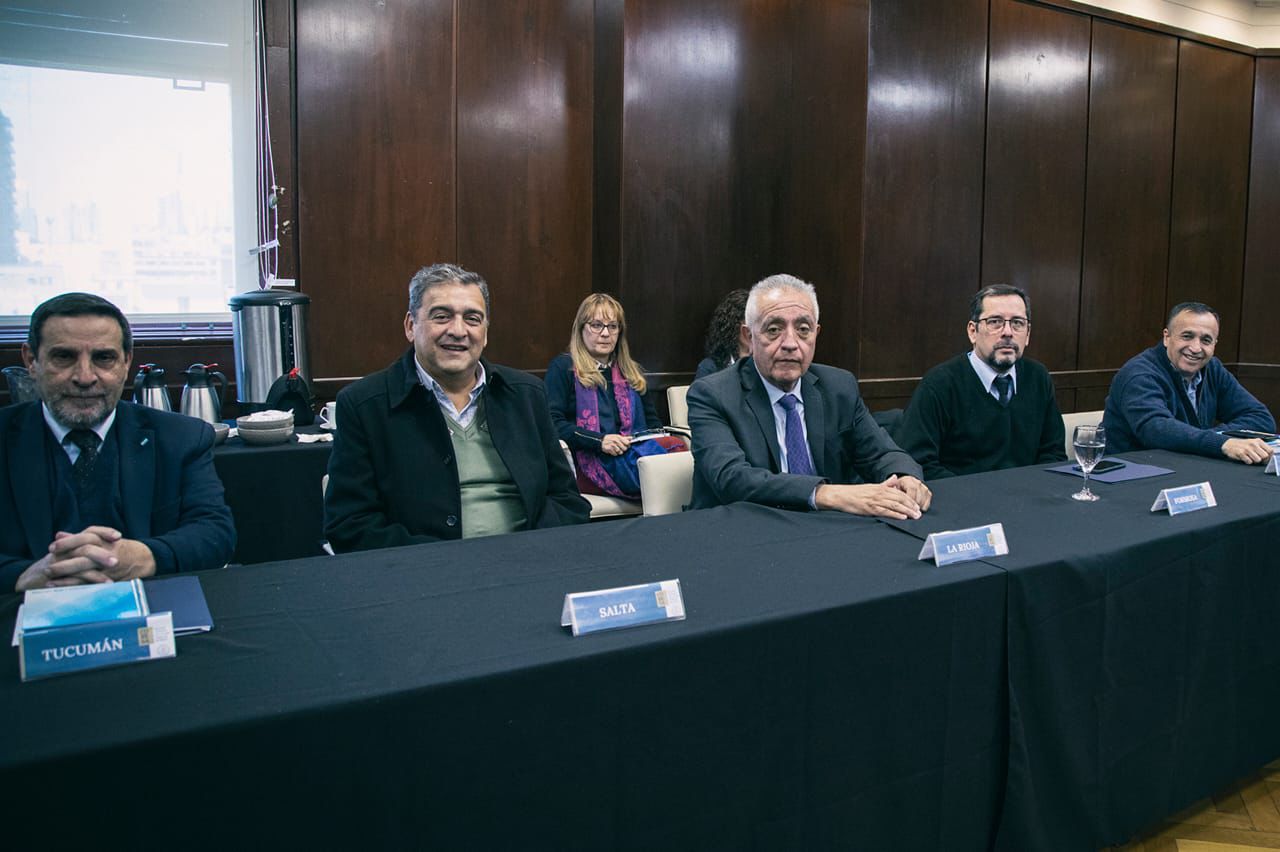 BS. AS: RUSSO SE REUNIÓ CON LOS MINISTROS DE SALUD DEL NEA Y EL NOA.