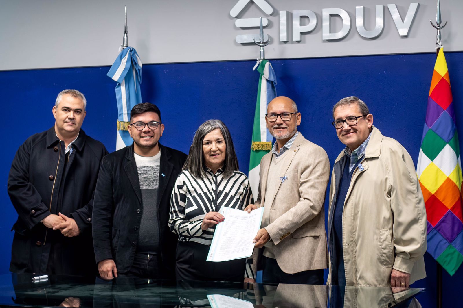 EL IPDUV Y EDUCACIÓN FIRMARON CONVENIO PARA EMBELLECER LA RESIDENCIA ESTUDIANTIL Nº 1.