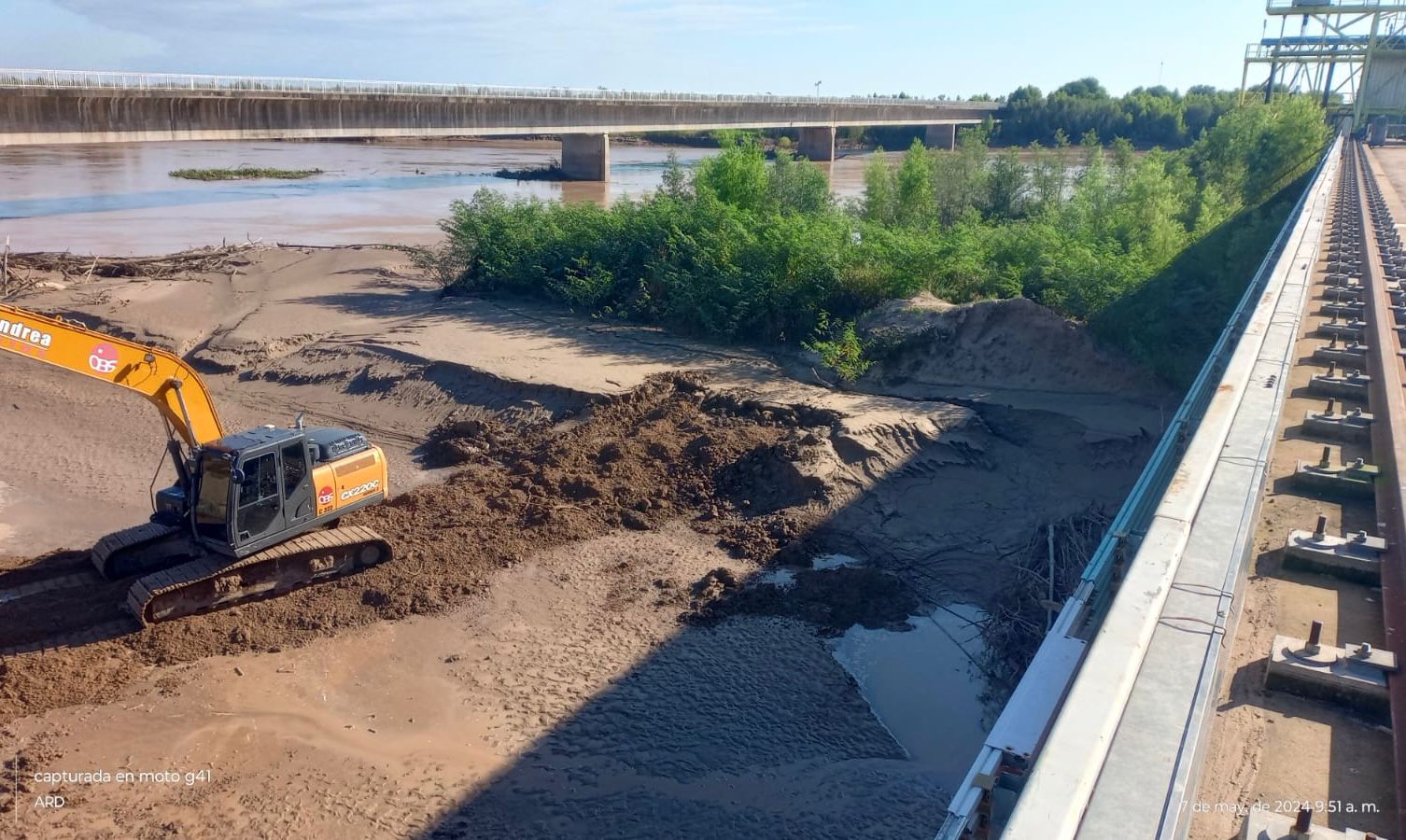ANTE LA BAJANTE DEL RÍO BERMEJO, SAMEEP REALIZÓ TAREAS PREVENTIVAS PARA MANTENER EL SERVICIO DE AGUA POTABLE.