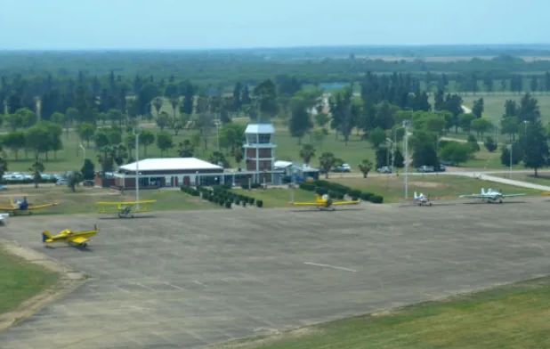 SÁENZ PEÑA: EL GOBIERNO PROVINCIAL REALIZA TAREAS DE MANTENIMIENTO EN EL AEROPUERTO TERMAL.
