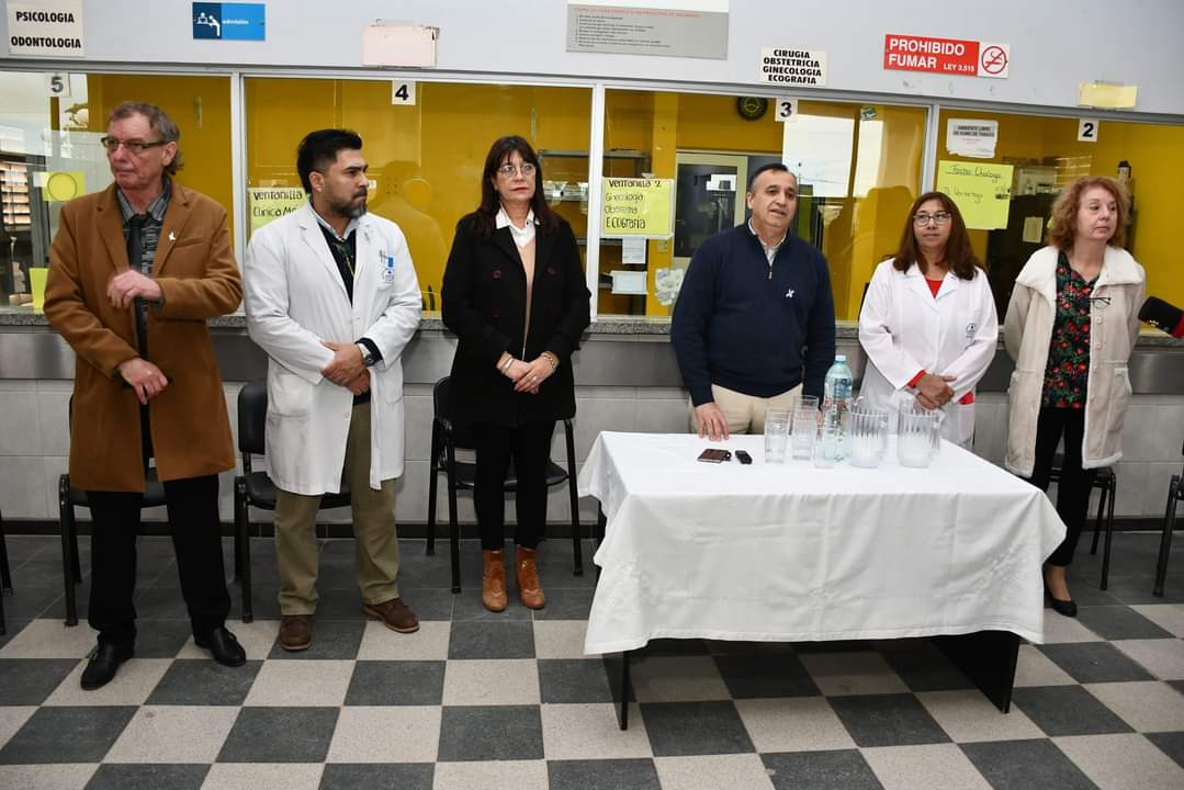 J.J CASTELLI: EL MINISTRO RODRÍGUEZ ACOMPAÑÓ LA ASUNCIÓN DE LA NUEVA DIRECTORA DEL HOSPITAL BICENTENARIO.