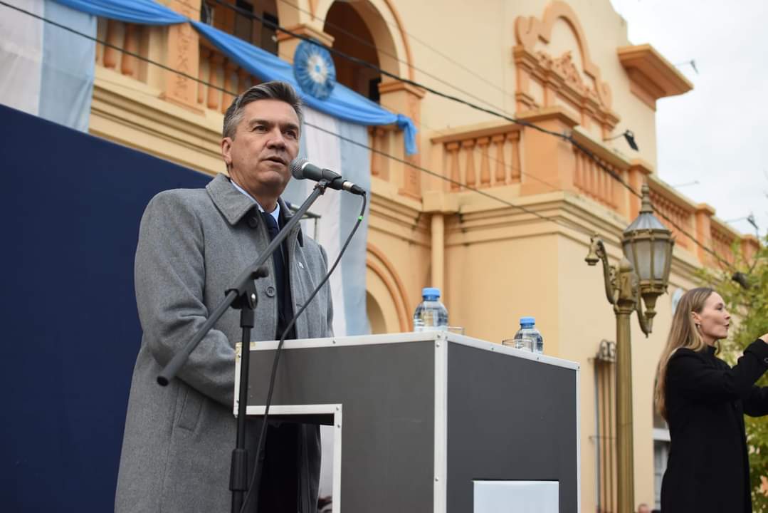 EL GOBERNADOR ZDERO ACOMPAÑÓ EL ACTO CENTRAL POR EL 114° ANIVERSARIO DE VILLA ÁNGELA.