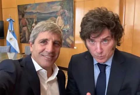 EL GOBIERNO APUNTA A HABILITAR PAGOS EN DÓLARES POR QR Y TARJETA PARA ATRAER DIVISAS 