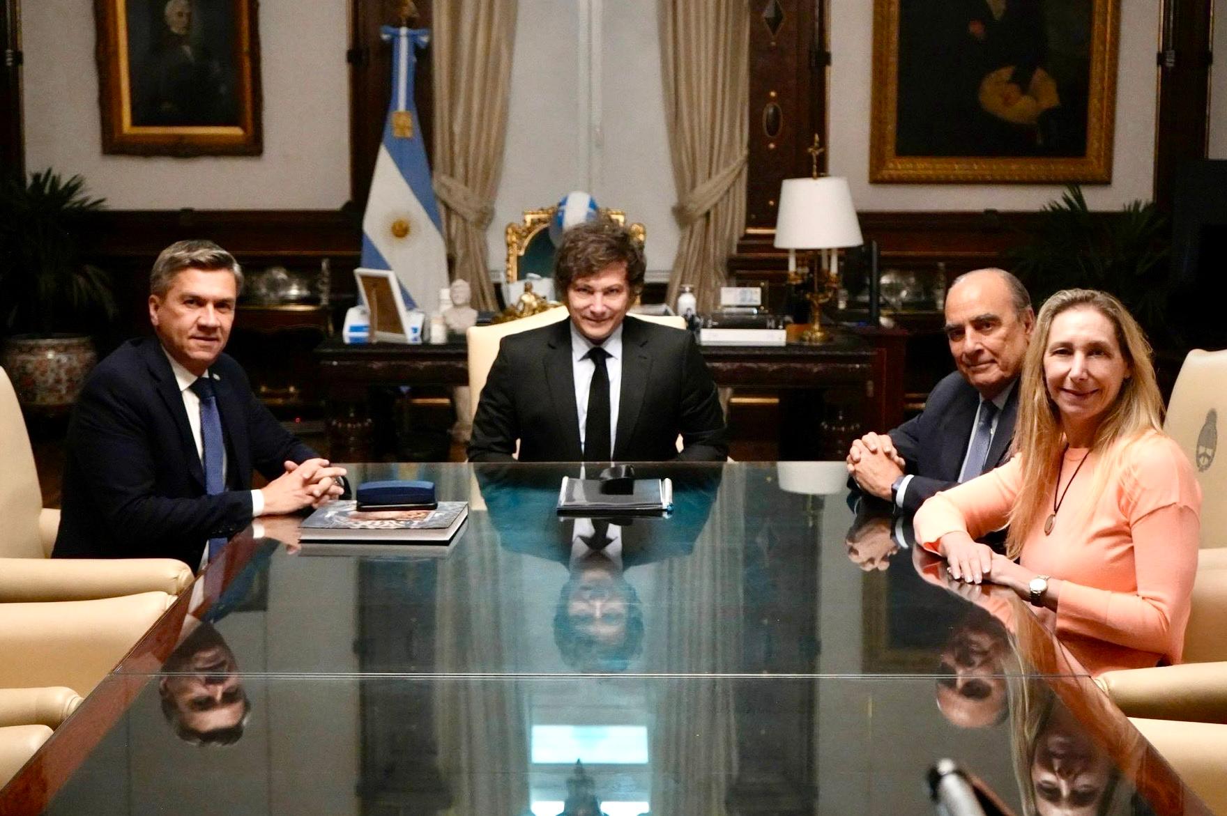 JAVIER MILEI RECIBIÓ A LEANDRO ZDERO EN CASA ROSADA 