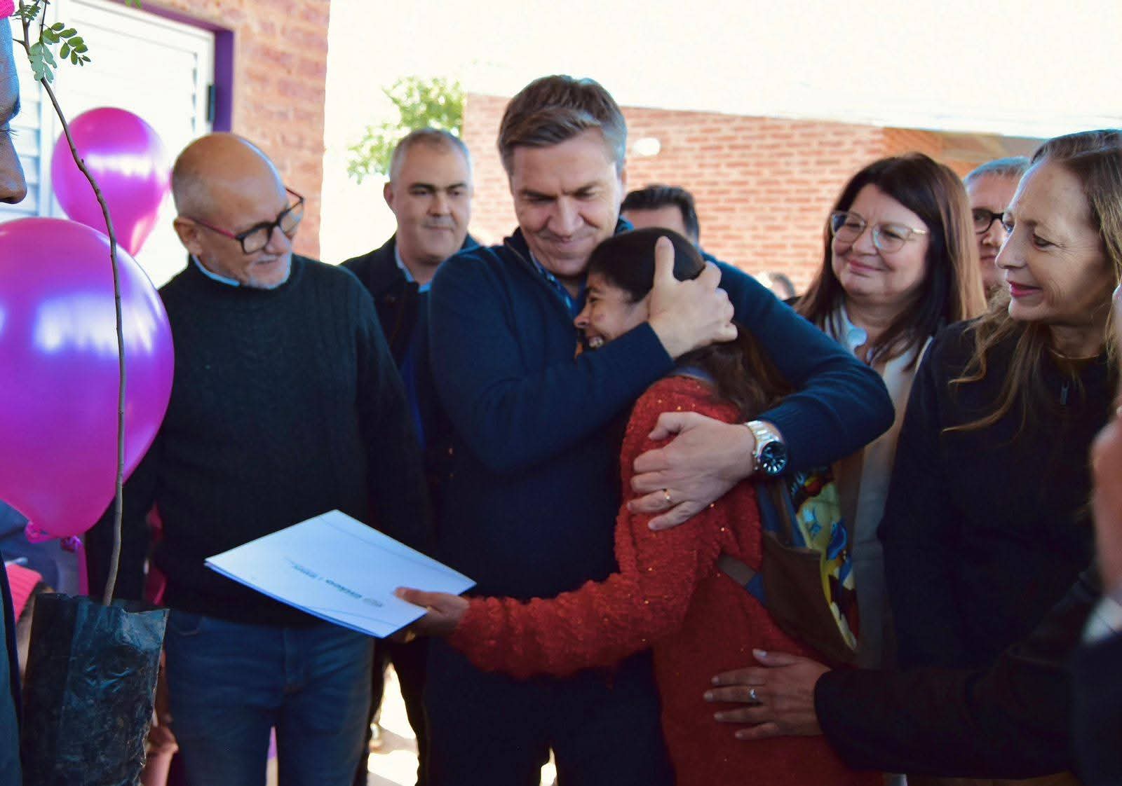 PLAN VIVIENDAS ÑACHEC: EL GOBERNADOR ZDERO ENTREGÓ LAS PRIMERAS CASAS A FAMILIAS EN RÍO MUERTO.