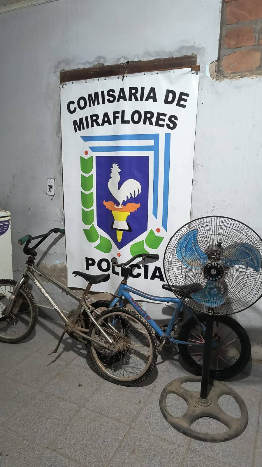 MIRAFLORES:RECUPERAN VARIOS ELEMENTOS DENUNCIADOS COMO ROBADOS CON VARIOS DETENIDOS.