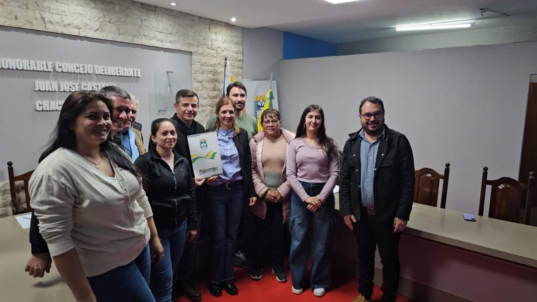 RECONOCIMIENTO DE CASTELLI A ROMILDO LAVIA RACHZ POR LAS 3 NOMINACIONES AL MARTÍN FIERRO FEDERAL.