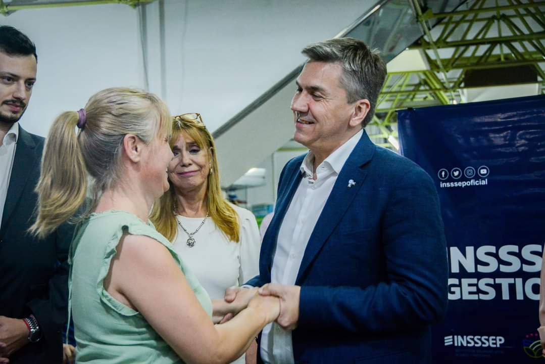 INSSSEP GESTIONA: ZDERO ENTREGÓ ELEMENTOS ORTOPÉDICOS EN LA FARMACIA SOCIAL DE RESISTENCIA.