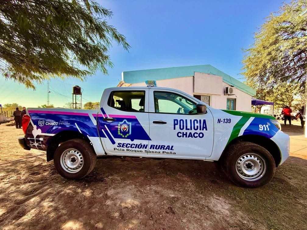 PLAN INTEGRAL DE SEGURIDAD: EL GOBERNADOR ZDERO ENTREGÓ UN NUEVO VEHÍCULO PARA EL DESTACAMENTO RURAL “LA CHIQUITA” DE SÁENZ PEÑA.