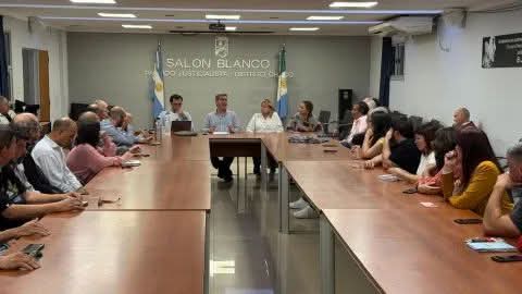 TRAS LA DERROTA, CAPITANICH REUNIÓ AL CONSEJO DEL PJ E INSTÓ CON LA UNIDAD. 