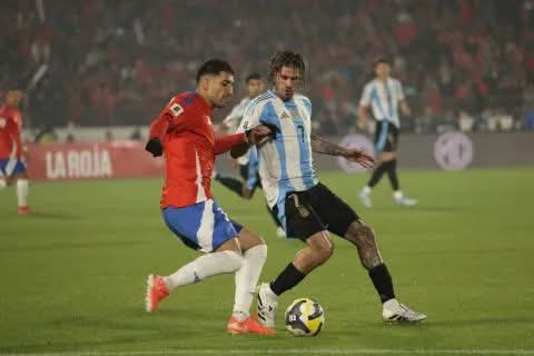ARGENTINA VENCIÓ A CHILE Y LO DEJÓ CON UN PIE Y MEDIO AFUERA DEL PRÓXIMO MUNDIAL. 