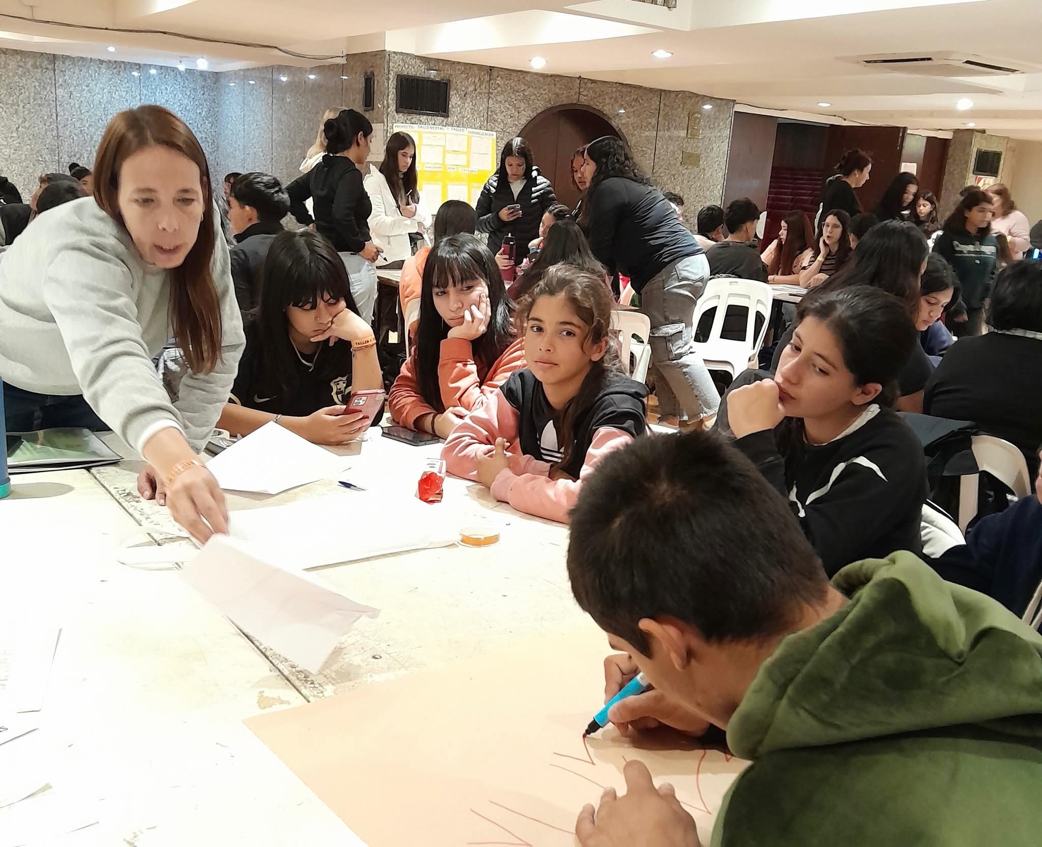 ESTUDIANTES CHAQUEÑOS REPRESENTARON A SUS COOPERATIVAS ESCOLARES EN UN ENCUENTRO NACIONAL.