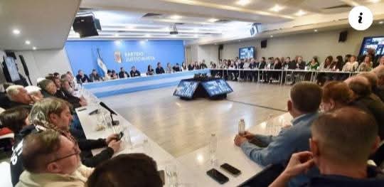 DIRIGENTES DEL PJ Y SINDICATOS SE REUNIERON DE URGENCIA Y ANALIZAN ACCIONES EN RESPALDO A CRISTINA KIRCHNER.