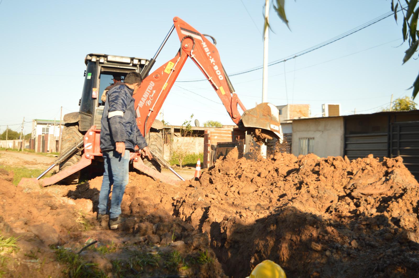 RESISTENCIA: A PASO FIRME, SAMEEP AVANZA CON LA EXTENSIÓN DE RED DE AGUA POTABLE EN LOS BARRIOS SAN ANTONIO Y EDISON.