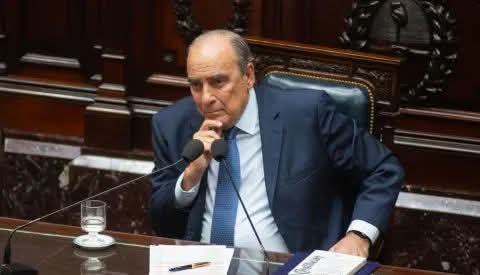 UNA SENADORA TRATÓ DE 