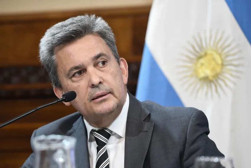 EL SENADOR CHAQUEÑO ZIMMERMANN RENUNCIÓ AL AUMENTO DE SU DIETA 