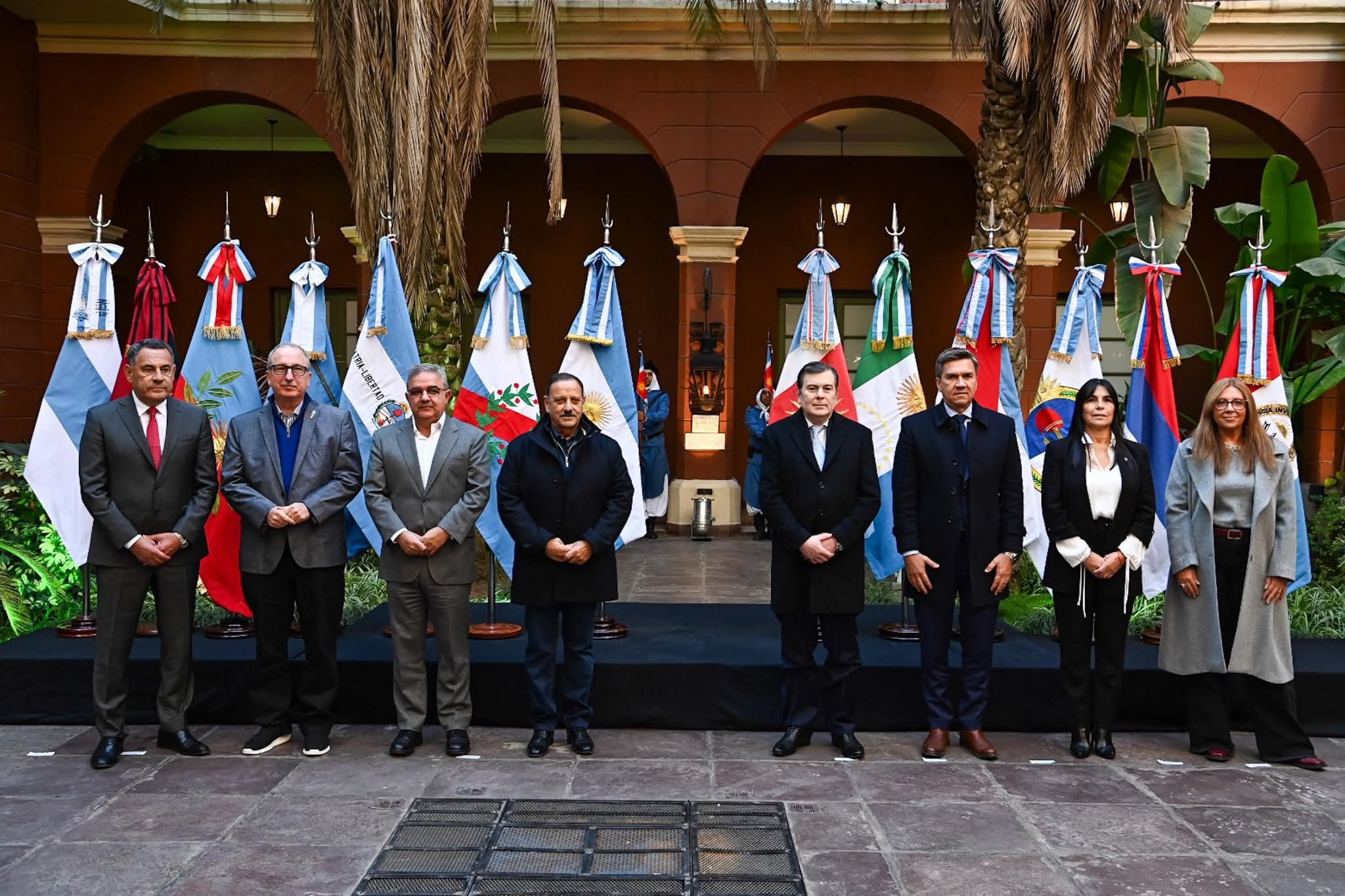 SANTIAGO DEL ESTERO: EL GOBERNADOR ZDERO ESTUVO PRESENTE HOY EN LA REUNIÓN DE MANDATARIOS DEL NORTE GRANDE Y DEL LITORAL.