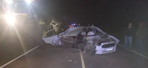 IMPRESIONANTE CHOQUE ENTRE UN AUTO Y UN TRACTOR EN LA RUTA 6, CERCA DE SAN BERNARDO.