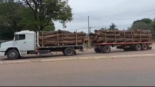 MIRAFLORES: VECINOS DE LA LOCALIDAD, PIDEN AL MUNICIPIO LOCAL QUE ORDENE EL TRÁNSITO DE CAMIONES PESADOS Y DE GRAN PORTE.