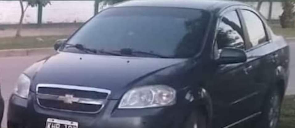 J. J. CASTELLI: ROBAN AUTOMÓVIL EN PLENO LUZ DEL DÍA. 
