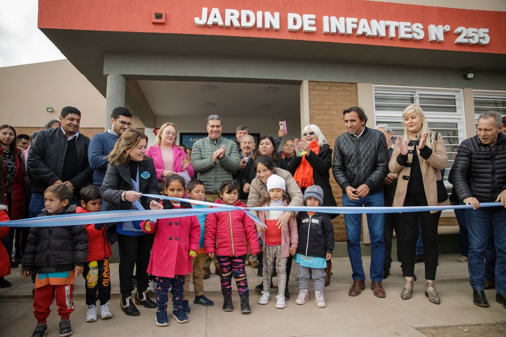 EN PAMPA DEL INFIERNO, CAPITANICH INAUGURÓ UN JARDÍN DE INFANTES Y HABILITÓ LAS OBRAS DEL HOSPITAL ALMIRANTE BROWN.