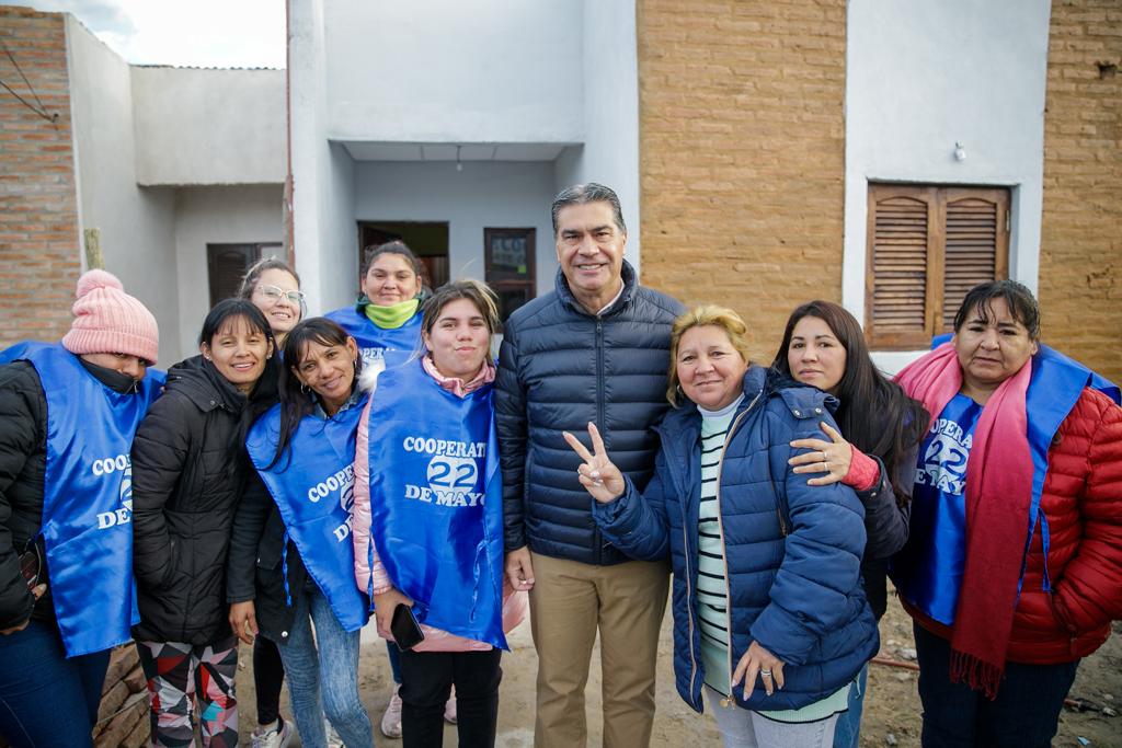 DERECHO AL TECHO DIGNO: EL GOBIERNO ENTREGÓ DOS NUEVAS SOLUCIONES HABITACIONALES EN BARRIOS DE RESISTENCIA.