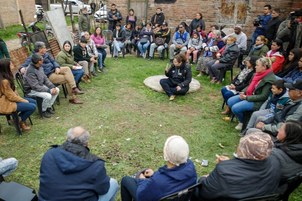 CAPITANICH ENTREGÓ TARJETAS TUYA A 35 A FAMILIAS CHAQUEÑAS PARA REALIZAR OBRAS EN SUS HOGARES.  