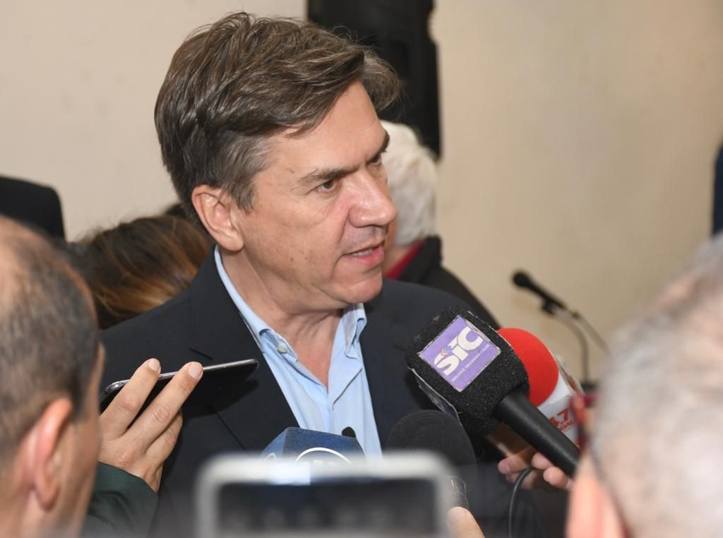 ZDERO: “VOTÉ PARA QUE SE PROHÍBAN LOS CELULARES EN LAS CÁRCELES Y CAPITANICH PERMITIÓ QUE SIGAN”.
