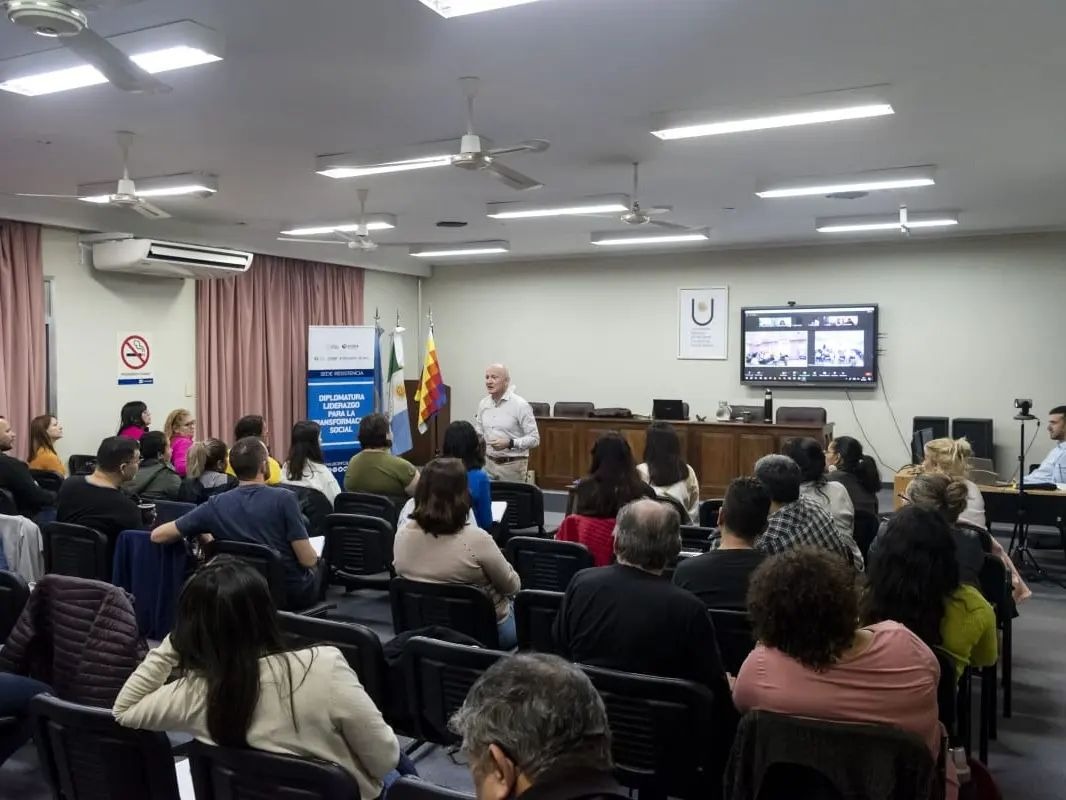 EL GOBIERNO EN MARCHA LA DIPLOMATURA EN LIDERAZGO PARA LA TRANSFORMACIÓN 2.0.