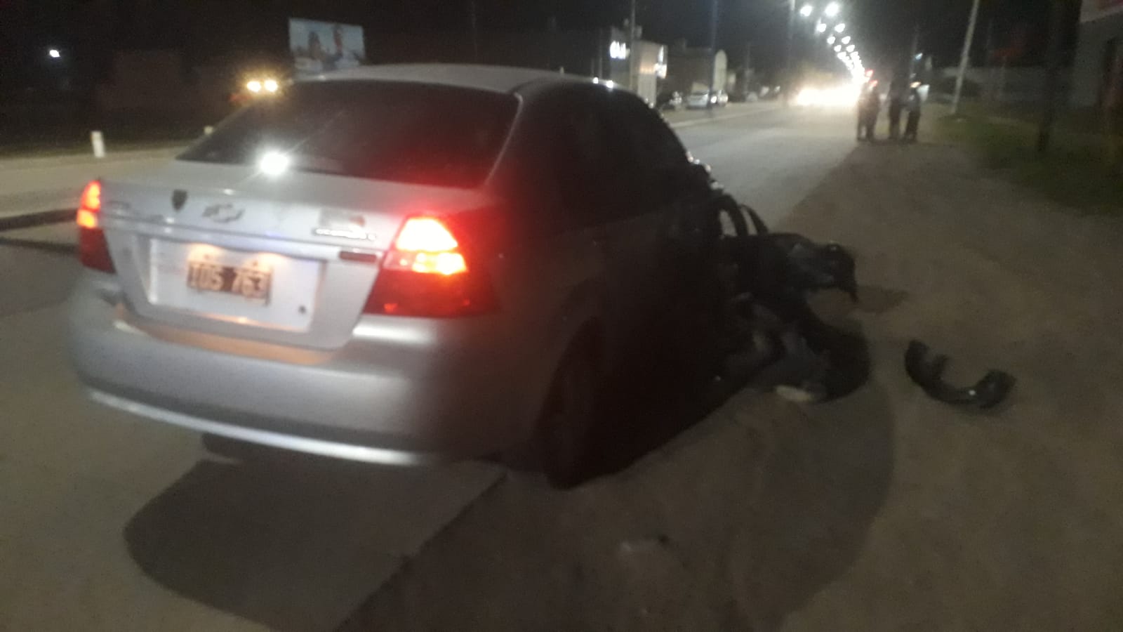 J J CASTELLI: SINIESTRO VIAL ENTRE UN AUTOMÓVIL Y UNA MOTOCICLETA EN AVENIDA SAN MARTÍN. 