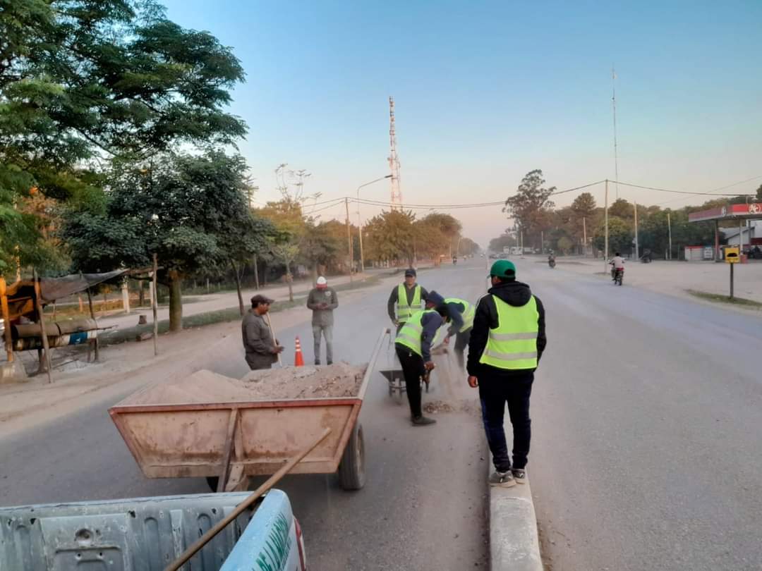 MUNICIPIO LOCAL REALIZA TRABAJOS DE PODA, BARRIDO DE CALLES Y ACARREO DE RAMAS EN MIRAFLORES 🌳🚛