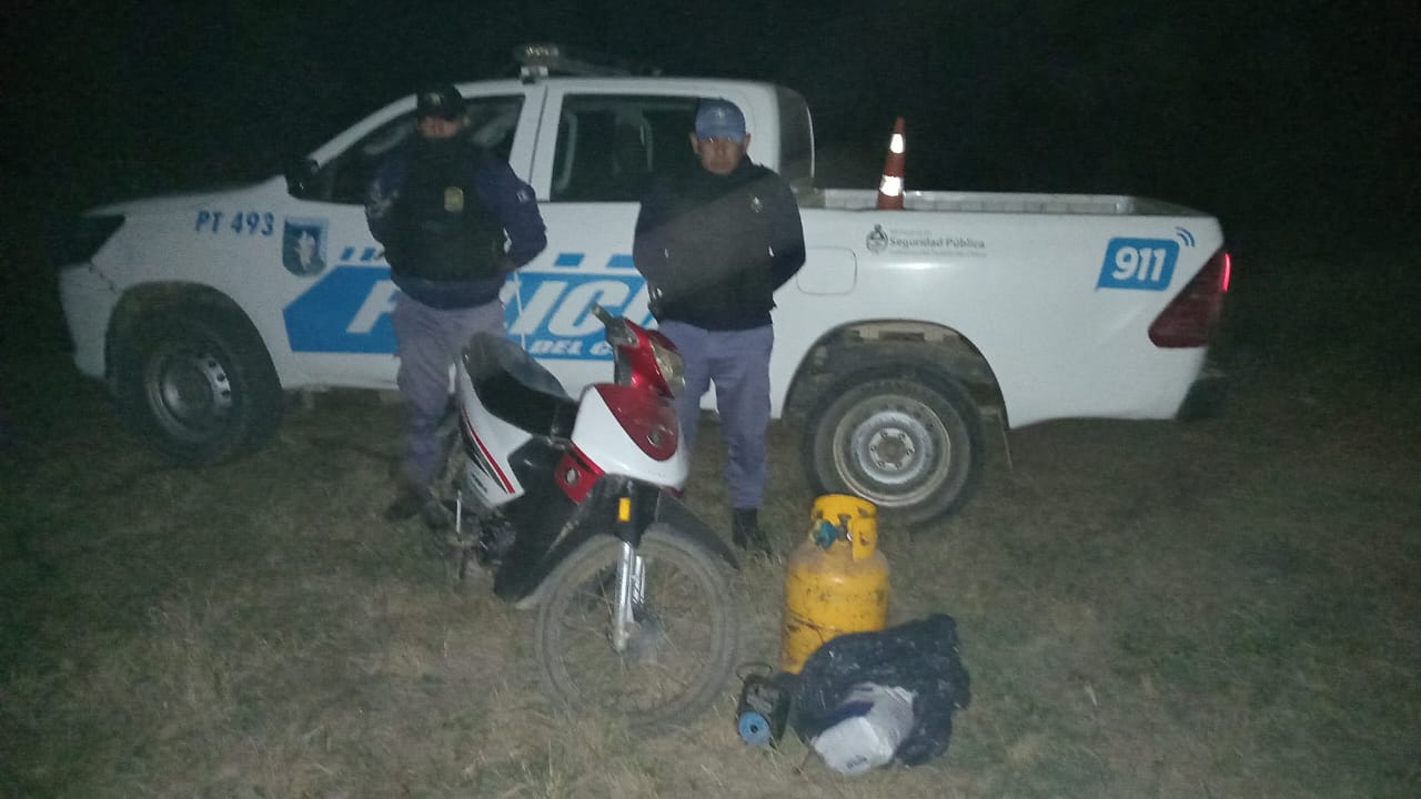 J.J CASTELLI: PERSONAL POLICIAL DEL 911 RECUPERAN ELEMENTOS SUSTRAÍDOS DE UNA VIVIENDA EN BARRIO AVIACIÓN. 