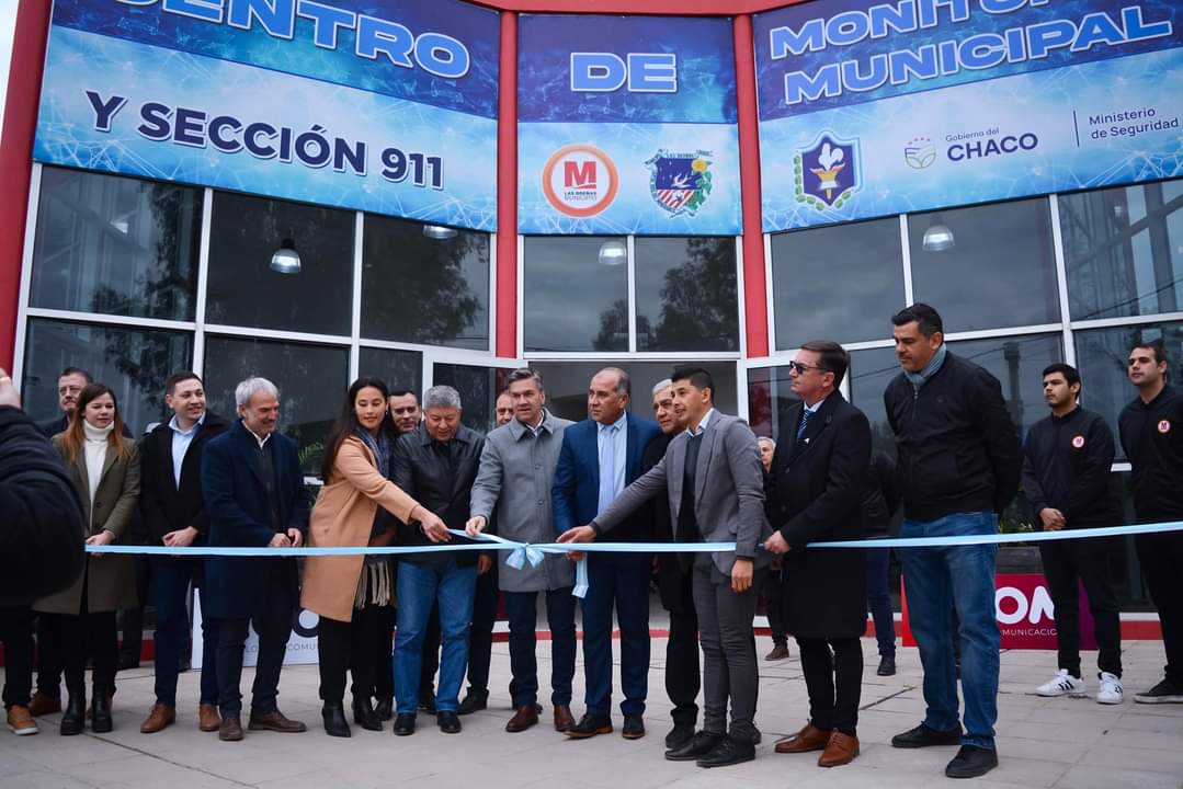 LAS BREÑAS: EL GOBERNADOR ZDERO INAUGURÓ EL CENTRO DE MONITOREO MUNICIPAL.