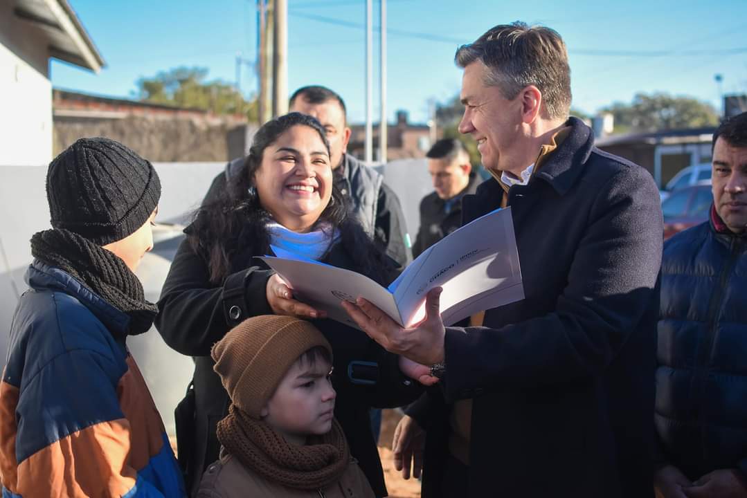 FONTANA: EL GOBIERNO PROVINCIAL RECUPERÓ Y ENTREGÓ VIVIENDA ABANDONADA DURANTE 12 AÑOS.“PASO A PASO VAMOS A IR RESOLVIENDO LOS PROBLEMAS HABITACIONALES”, ASEGURÓ ZDERO.