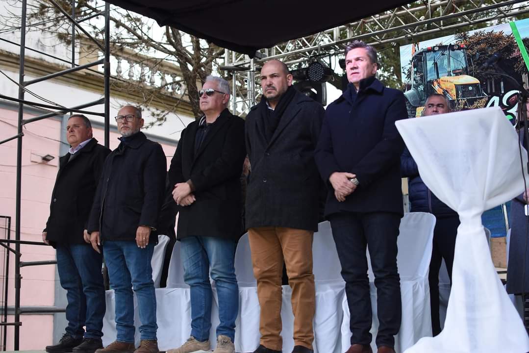 EL GOBERNADOR ZDERO ACOMPAÑÓ EL 136° ANIVERSARIO DE MAKALLÉ, ENTREGÓ VIVIENDA Y TÍTULOS DE PROPIEDAD.
