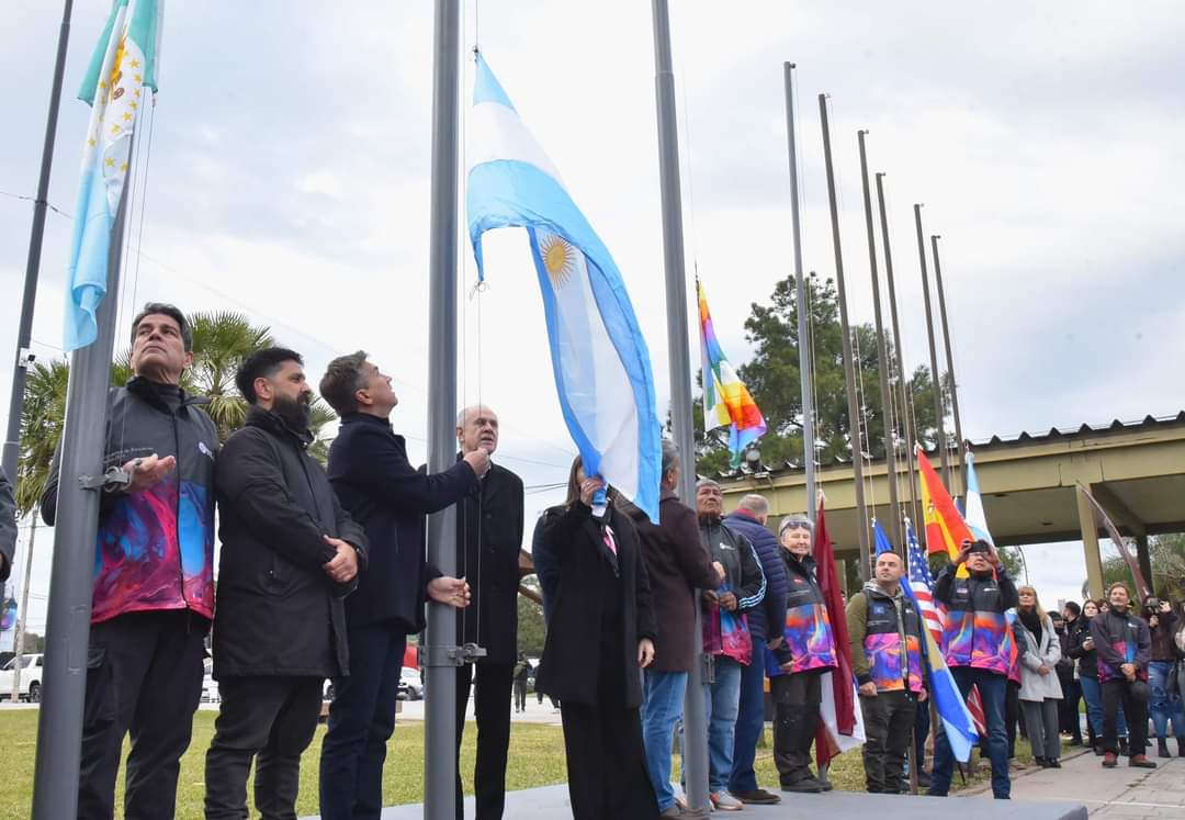 EN CHACO SE RESPIRA BIENAL: “COMENZÓ EL MUNDIAL DE LAS ESCULTURAS” EXPRESÓ EL GOBERNADOR ZDERO.