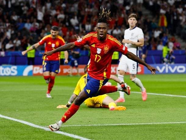 ESPAÑA CAMPEÓN DE LA EUROCOPA: LE GANÓ 2-1 A INGLATERRA.